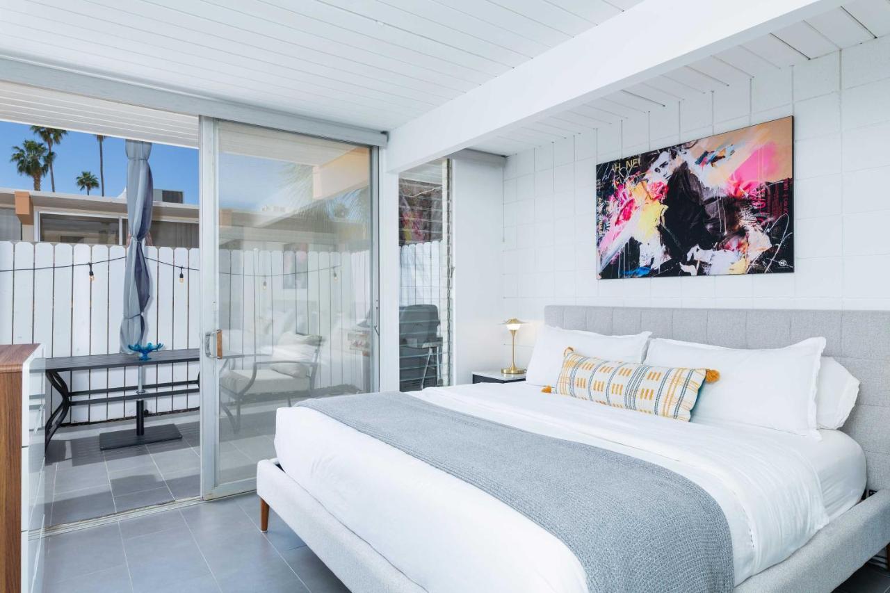 Mid-Century Palm Springs Bungalow With Patio! Exteriör bild