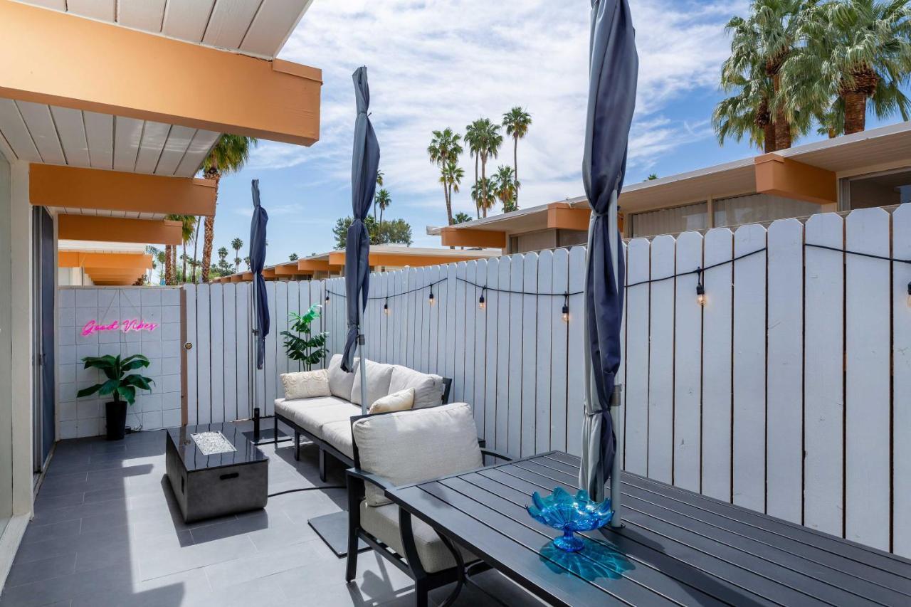 Mid-Century Palm Springs Bungalow With Patio! Exteriör bild