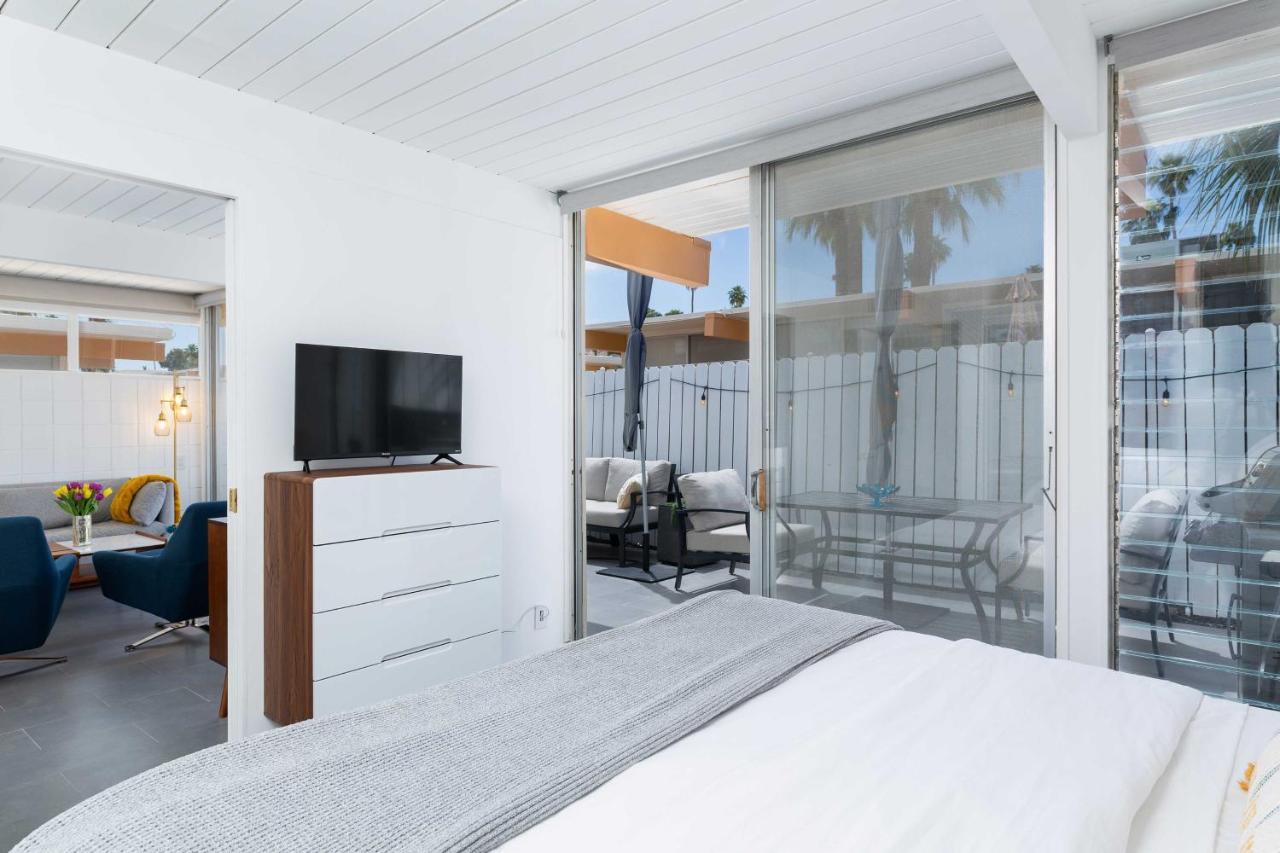 Mid-Century Palm Springs Bungalow With Patio! Exteriör bild